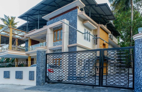 Thrissur House | Posh 6 BHK S at BELLJEM Homes in housing colony close to city
