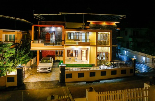 Thrissur House | Posh 7 BHK at BELLJEM Homes inside colony close to city
