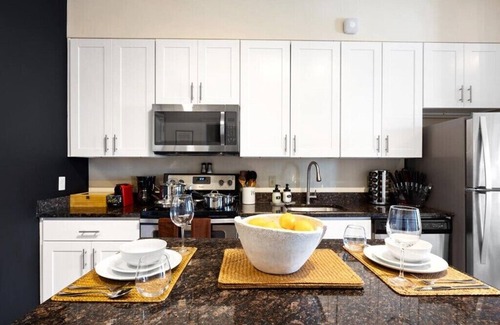 Old Town West Apartment | ⚜Posh Executive Apt⚜Fast WiFi ⚜Free Parking