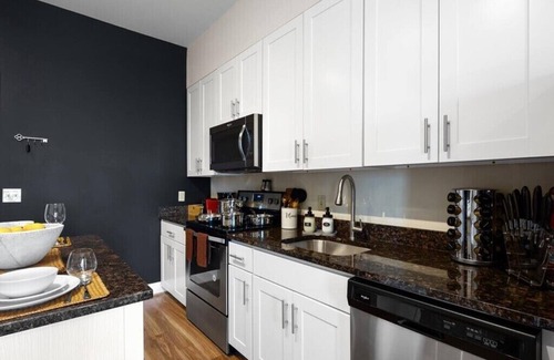 Old Town West Apartment | ⚜Posh Executive Apt⚜Fast WiFi ⚜Free Parking