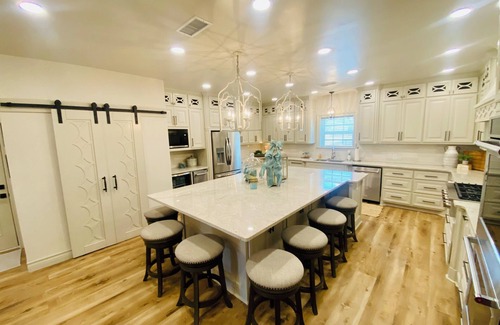 Palo Pinto County House | Possum Kingdom 6-bedroom/4-bath house w/pool & game room-PK Peaceful Perch