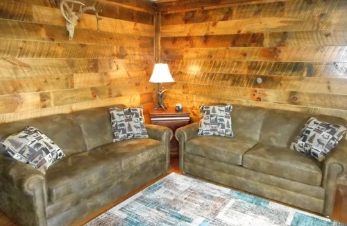 Shirley Cabin | Post and beam cabin with king and bunk