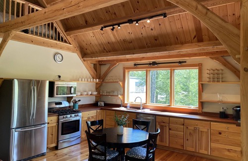 Waitsfield Apartment | Post and Beam Carriage House in the heart of Mad River Valley