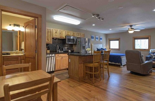 Black Mountain Apartment | Post Helene update: no storm damage; power , water & internet all working.