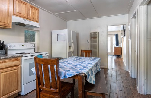 South Lake Tahoe House | Postmasters Cottage 2bdr w/hottub