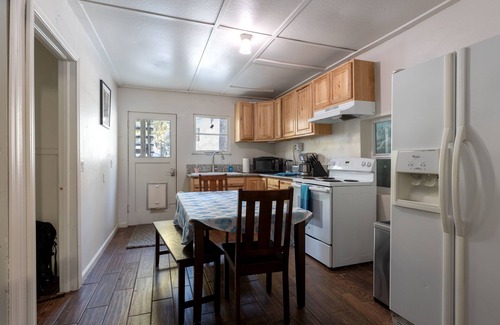 South Lake Tahoe House | Postmasters Cottage 2bdr w/hottub