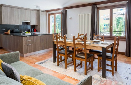 Chamonix City Centre Apartment | Pothecary apartment - an apartment that sleeps 8 guests in 3 bedrooms
