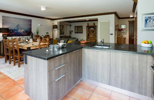 Chamonix City Centre Apartment | Pothecary apartment - an apartment that sleeps 8 guests in 3 bedrooms