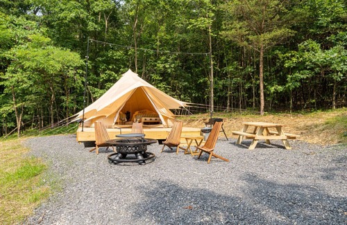 Great Cacapon RV Rental | Potomac 2 Doubles - Dog Friendly