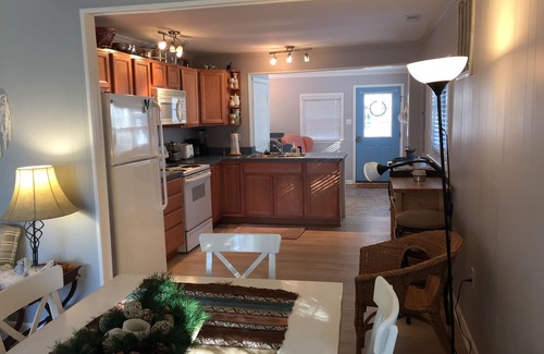 Tall Timbers Cottage | Potomac Rvr Woodland Cottage, Polite Pets welcomed, Central Air, Stunning Sunset