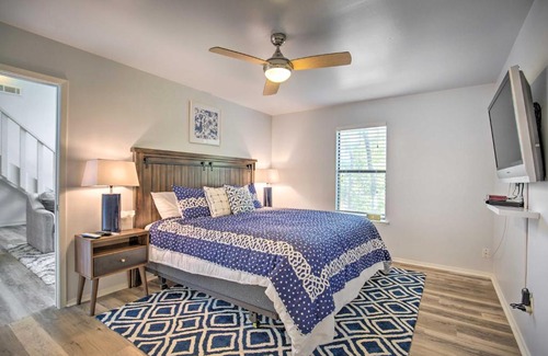 Pottsboro House | Pottsboro Cabin with Deck - 1 Mile to Lake Texoma!