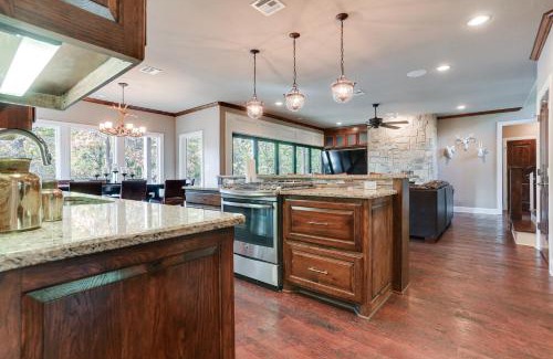 Gordonville House | Pottsboro Group Getaway Close to Lake Texoma!