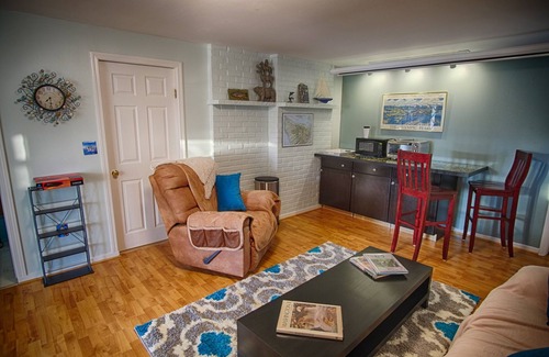 Poulsbo Apartment | Poulsbo Marina and Olympic Hideaway View