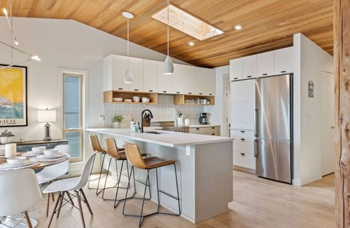 Poulsbo House | Poulsbo Shore Retreat w/Kayaks, SUPs, & Bikes!