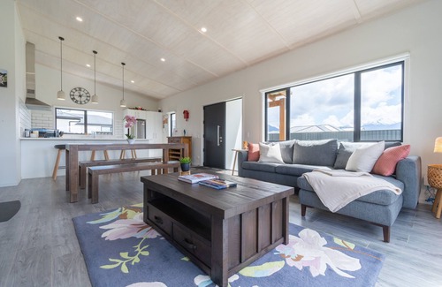 Te Anau House | Pounamu Paradise - Te Anau Holiday Home