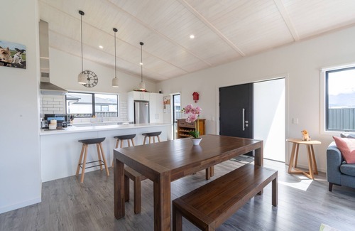 Te Anau House | Pounamu Paradise - Te Anau Holiday Home