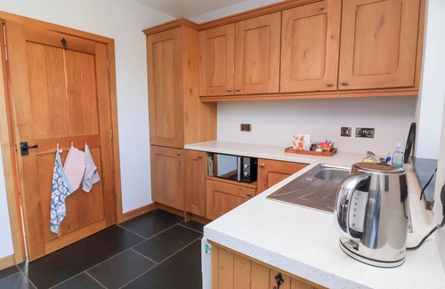Huntshaw Cottage | POUND COTTAGE, pet friendly, with a garden in Great Torrington