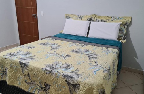 Analandia House | Pousada amarela