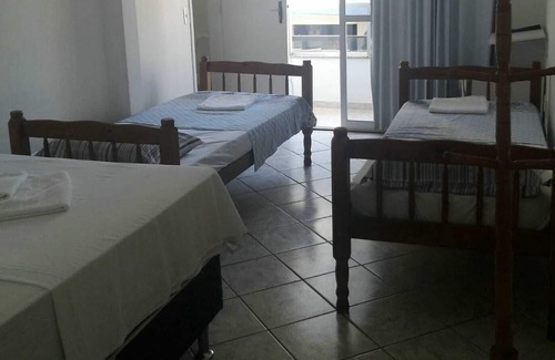 Praia do Morro Hotel | Pousada Azul Atlântica 200 meters from Praia do Morro, you can see the sea from the door.