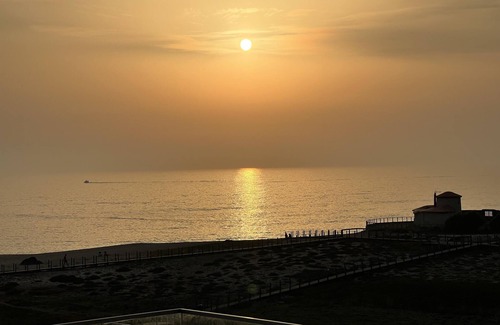 A Ver-o-Mar Apartment | Povoa de Varzim-Sleeps4-Beachfront-Ac-Parking