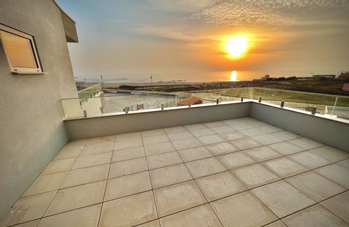 A Ver-o-Mar Apartment | Povoa de Varzim-Sleeps4-Beachfront-Ac-Parking