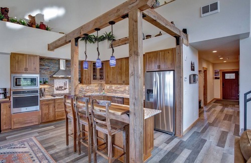 Government Camp Cabin | Powder Lodging #301 at Golden Poles - Collins Lake Resort