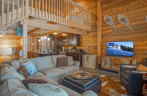 Snowshoe House | Powder Monkey 2, 2 Bedrooms Plus Sleeping Loft, 2 Full Baths, Slope Side, Gas Fireplace