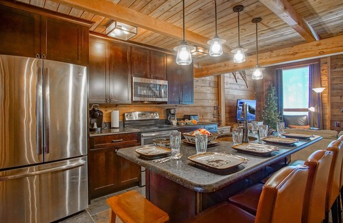 Snowshoe House | Powder Monkey 2, 2 Bedrooms Plus Sleeping Loft, 2 Full Baths, Slope Side, Gas Fireplace