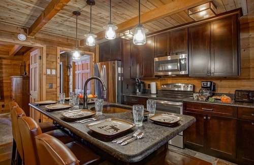 Snowshoe House | Powder Monkey 2, 2 Bedrooms Plus Sleeping Loft, 2 Full Baths, Slope Side, Gas Fireplace