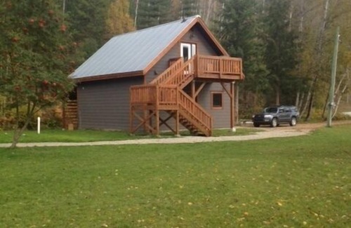Revelstoke Apartment | POWDER SWEET! Under 1min Drive or Short Walk to Gondola!