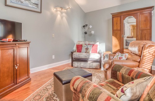 Sunriver Condo | Powder Village B2 is an Inviting, Updated Sunriver Condo with Open Living Space!