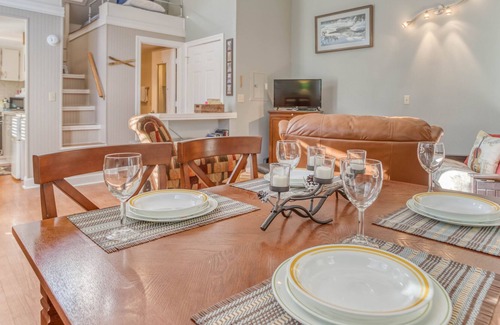 Sunriver Condo | Powder Village B2 is an Inviting, Updated Sunriver Condo with Open Living Space!