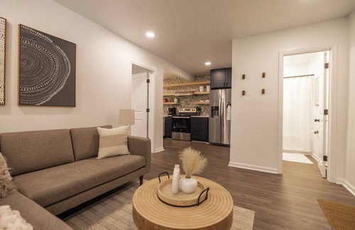 Hendersonville House | Power & Water/Disaster Relief Stays/2BR 2BA
