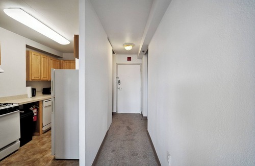 Downtown Harrisburg Apartment | PP 1306 Modern Corporate 1br, pool, Gym