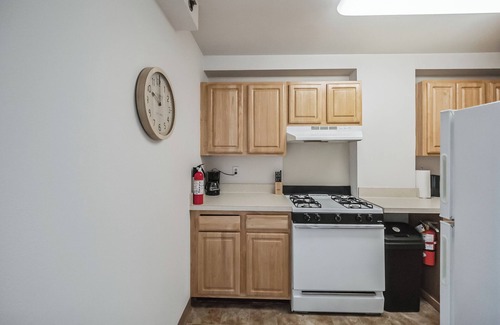 Downtown Harrisburg Apartment | PP 1306 Modern Corporate 1br, pool, Gym