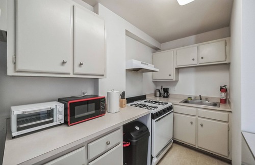Downtown Harrisburg Apartment | PP 2312 Modern Corporate 1br, pool, Gym