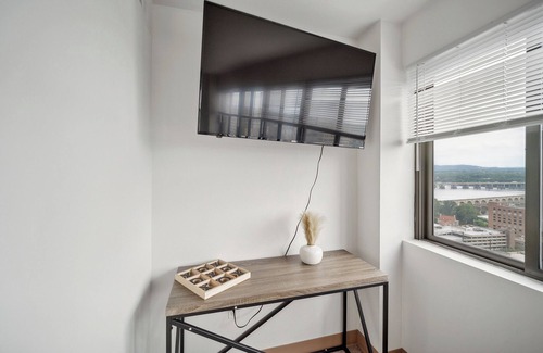 Downtown Harrisburg Apartment | PP 2312 Modern Corporate 1br, pool, Gym
