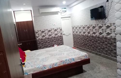 Arakkonam Hotel | PPH LIVING Mahalaksmi Lodging