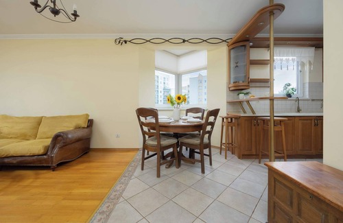 Bialoleka Apartment | Practical Apartment with Parking in Warsaw Bialoleka by Noclegi Renters