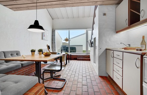 Brovst Apartment | Practical vacation apartment by the Jammer Bay.