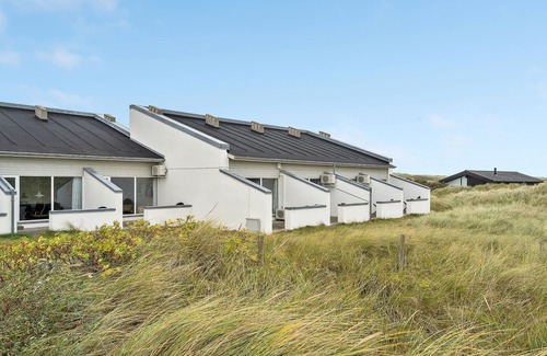 Brovst Apartment | Practical vacation apartment by the Jammer Bay.