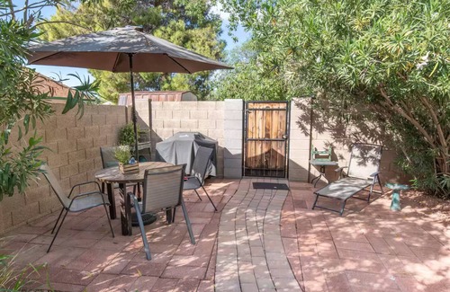 North Mountain Apartment | Practice Tiny House Living, with large gardens!