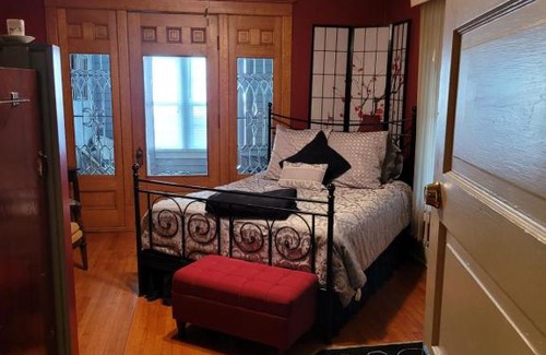 De Smet Bed & Breakfast | Prairie House Manor Bed and Breakfast