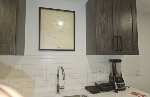 Sage Hill House | Praise bethel -Homely walkout suite in YYC