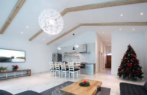 Oeseo House | Praise Suite