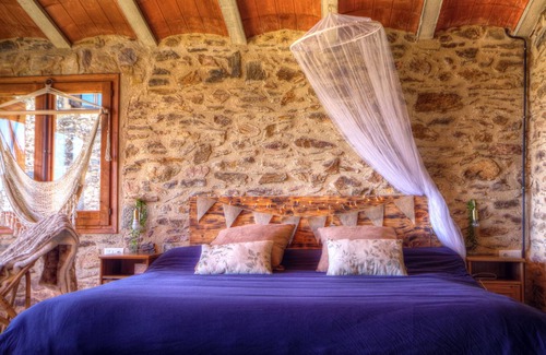 Susqueda House | Preciosa suite romántica rural only adults, con jacuzzi y chimenea