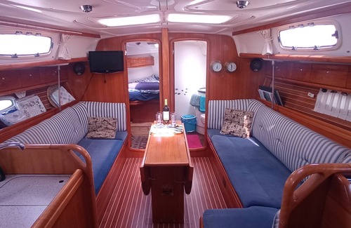 Masnou Boat Rental | Precioso barco en puerto del Masnou, en el Maresme