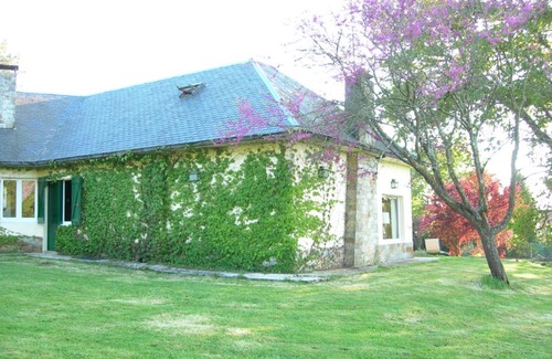 Crendes House | PRECIOSO CHALET EN EL CAMPO CON 9.000 METROS DE JARDIN