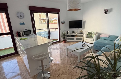 Velilla-Taramay Apartment | Precioso Piso Recién Reformado Todo a Estrenar en Primera Línea de Playa