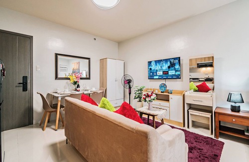 Las Pinas Apartment | Precious Florannjoe - Chic New Studio with Best Care